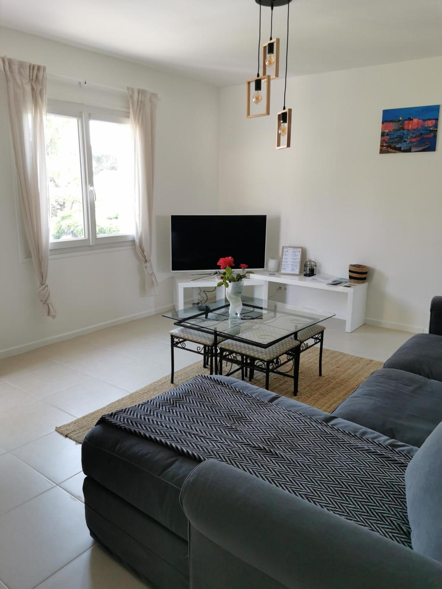 Apartment Grand 3 A 300m De La
